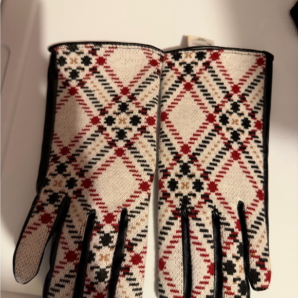 Tahari Plaid Sweater and Glove Set NWT - Picture 3 of 4